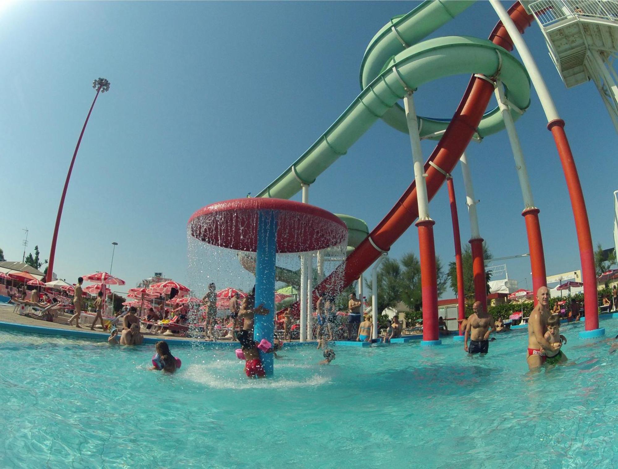 Hotel Marzia Con Piscina Riccione