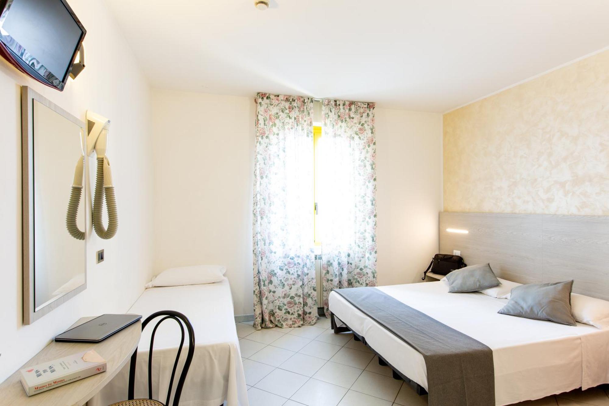 Hotel Marzia Con Piscina 3*