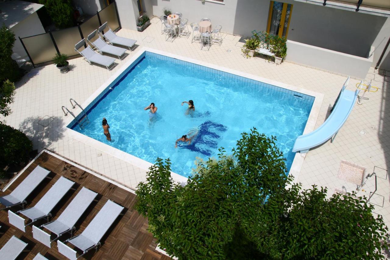 Hotel Marzia Con Piscina Hotel 3*