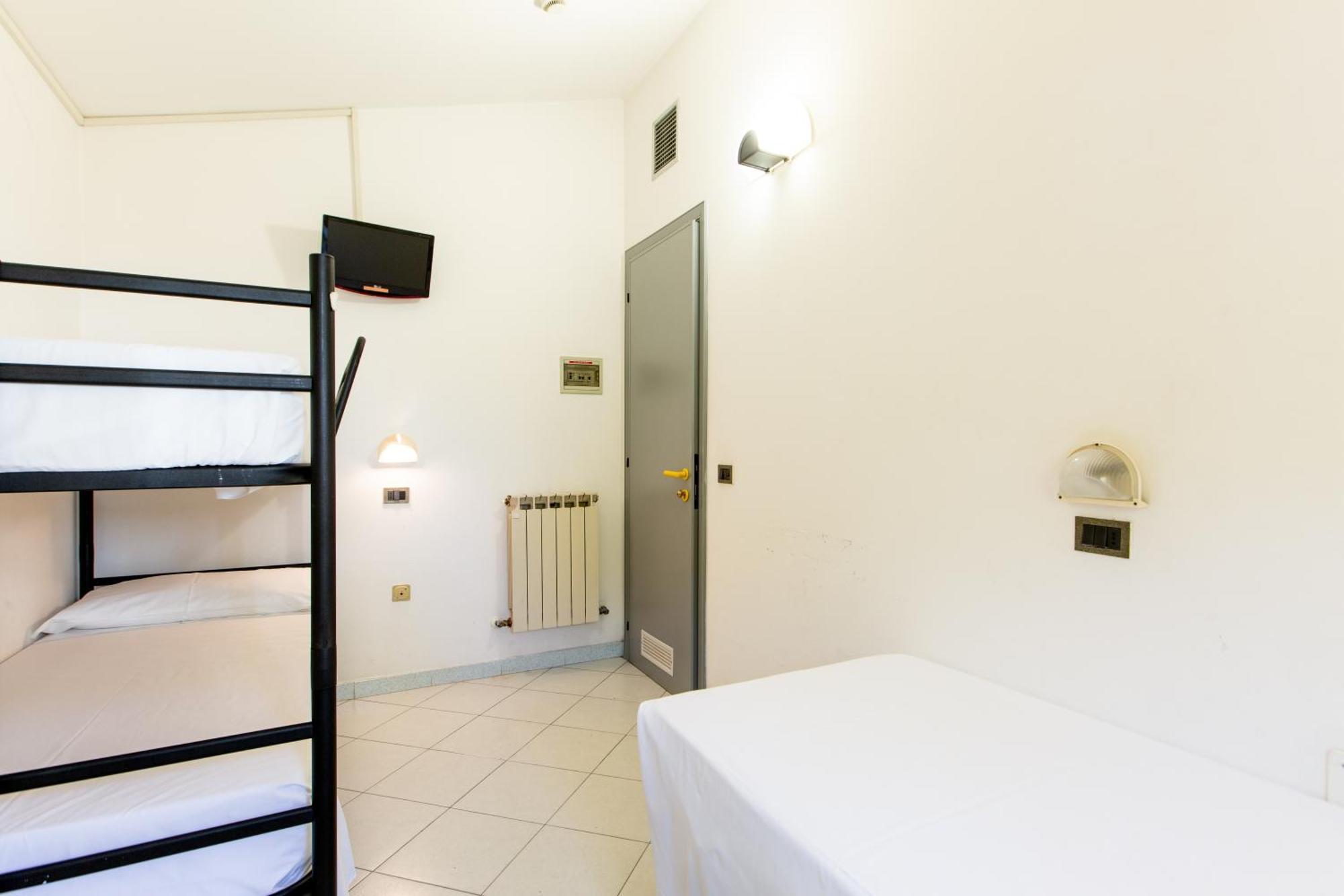 Hotel Marzia Con Piscina