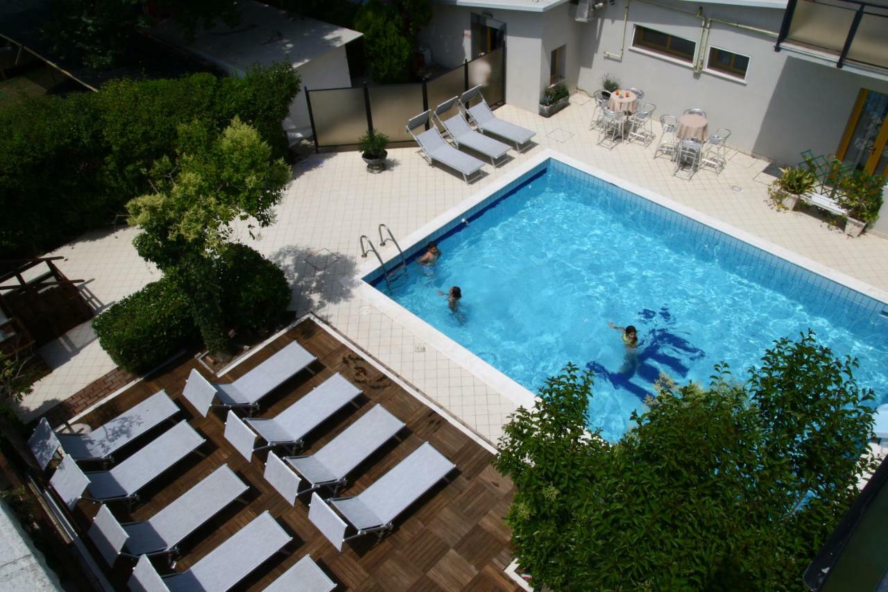 Hotel Marzia Con Piscina 3*