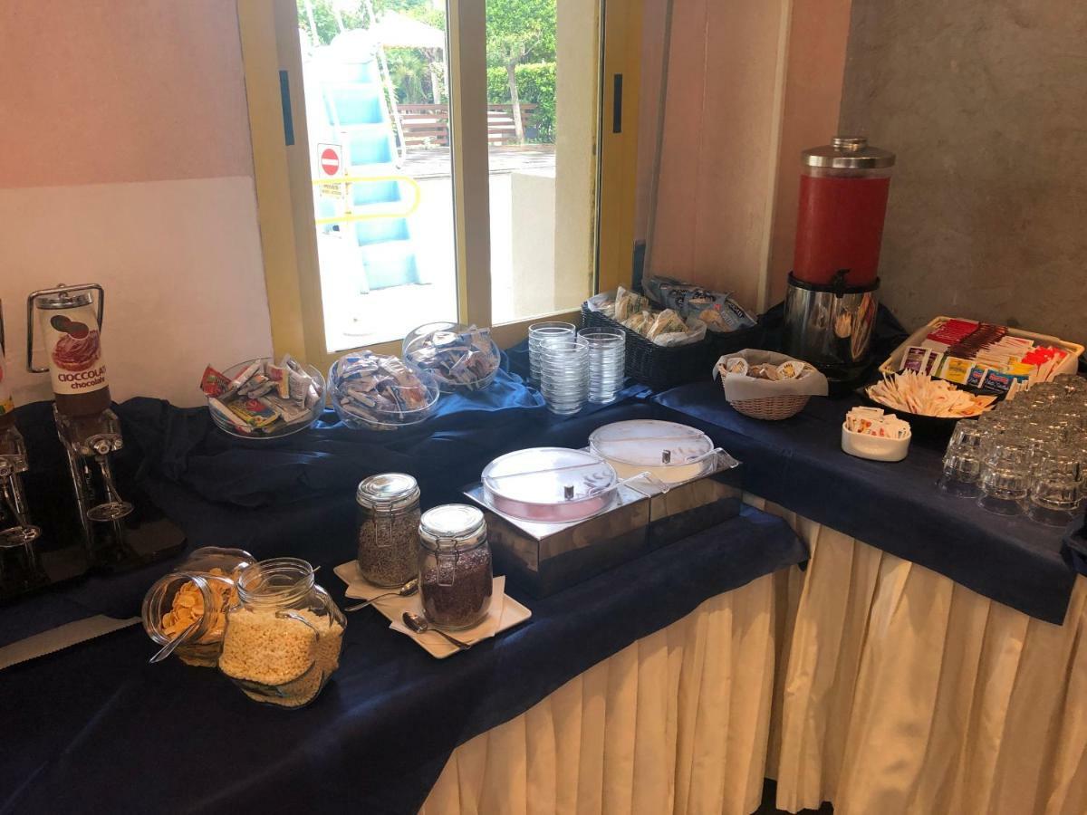 Hotel Marzia Con Piscina 3* Riccione