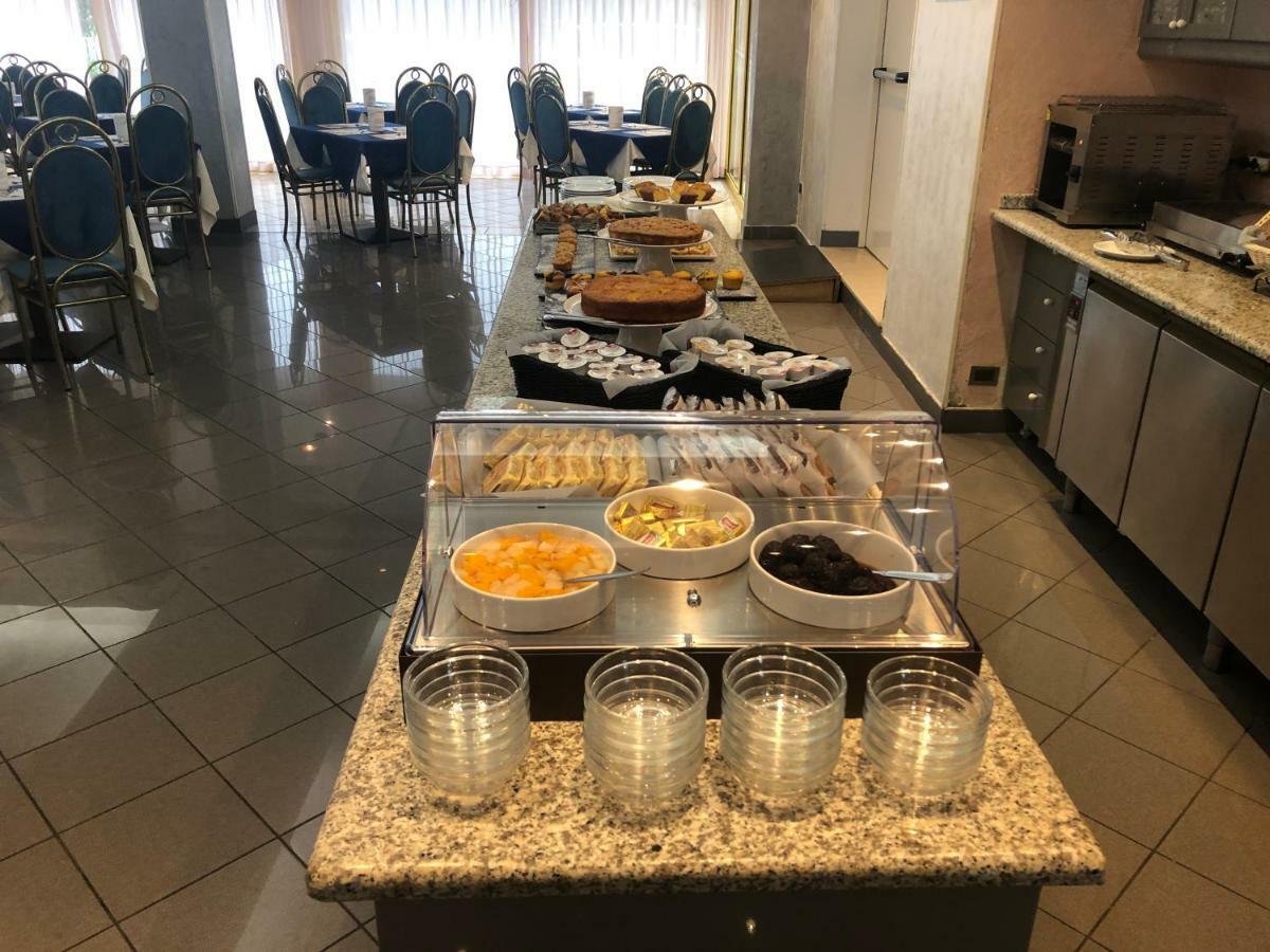 Hotel Marzia Con Piscina 3* Riccione